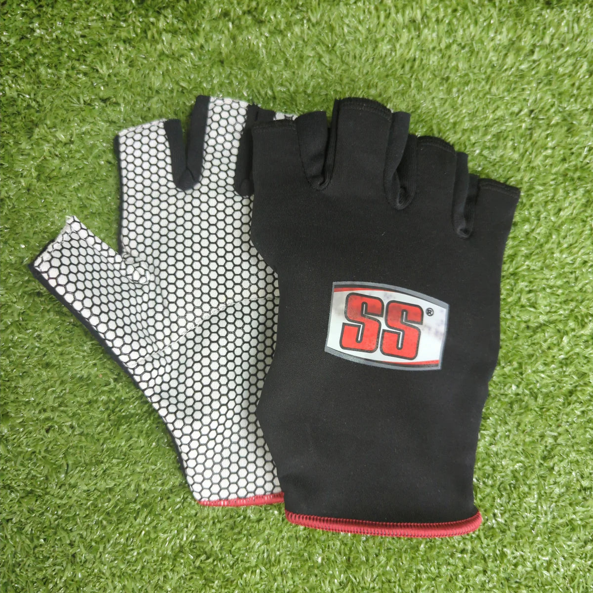 SS Player Catching/Fielding Gloves-1